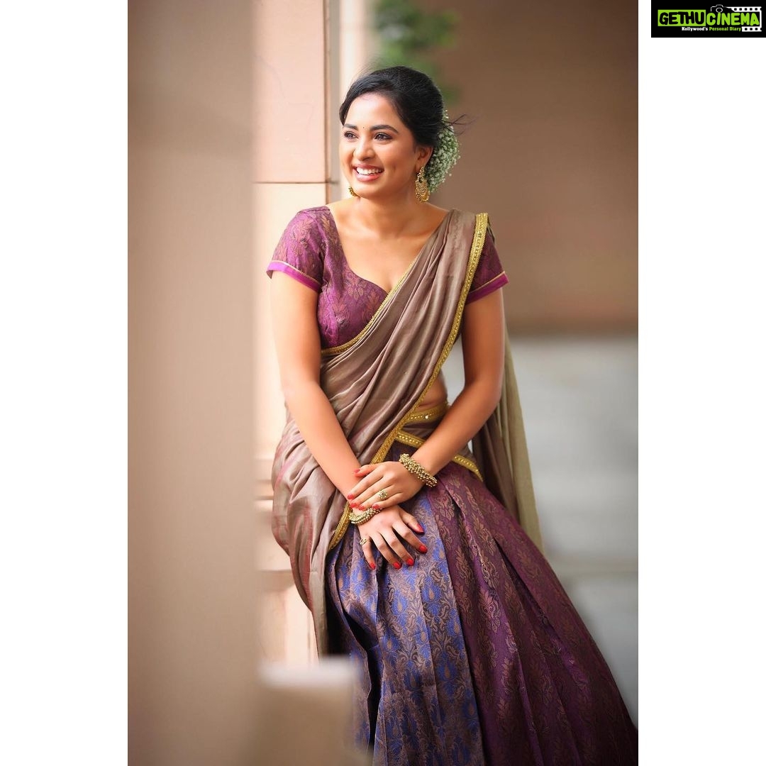 Srushti Dange Instagram - Less perfection more authenticity πΈπ¦ Makeup by @hairandmakeupbynive Hairdo by @jananimohan_makeupartist Styles by @dorothyjai Assisted by @kodagantigajalakshmi Photography by @camerasenthil