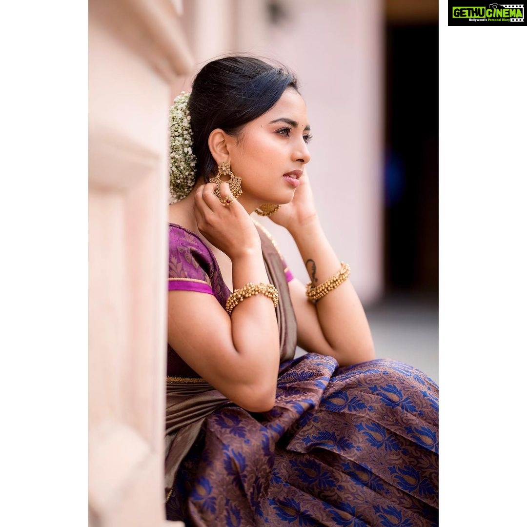 Srushti Dange Instagram - Less perfection more authenticity πΈπ¦ Makeup by @hairandmakeupbynive Hairdo by @jananimohan_makeupartist Styles by @dorothyjai Assisted by @kodagantigajalakshmi Photography by @camerasenthil