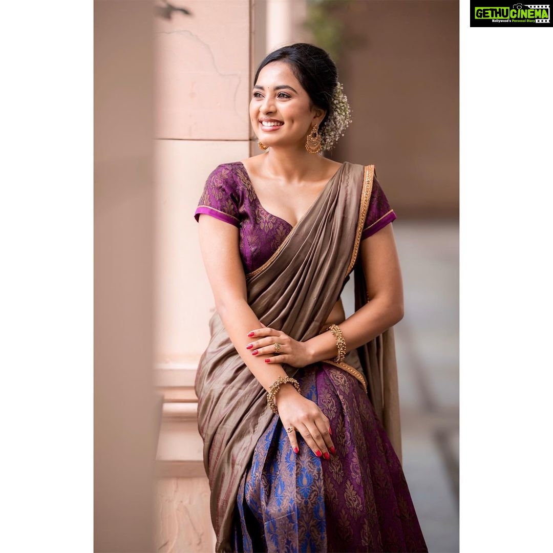 Srushti Dange Instagram - Less perfection more authenticity πΈπ¦ Makeup by @hairandmakeupbynive Hairdo by @jananimohan_makeupartist Styles by @dorothyjai Assisted by @kodagantigajalakshmi Photography by @camerasenthil