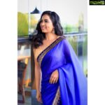 Srushti Dange Instagram – Easiest way to feel hot yet modest is to wear a sari 🥻💙

Mua by @makeup_karthik 
Style by @dorothyjai 
Photogrpher by @varuun.jpg