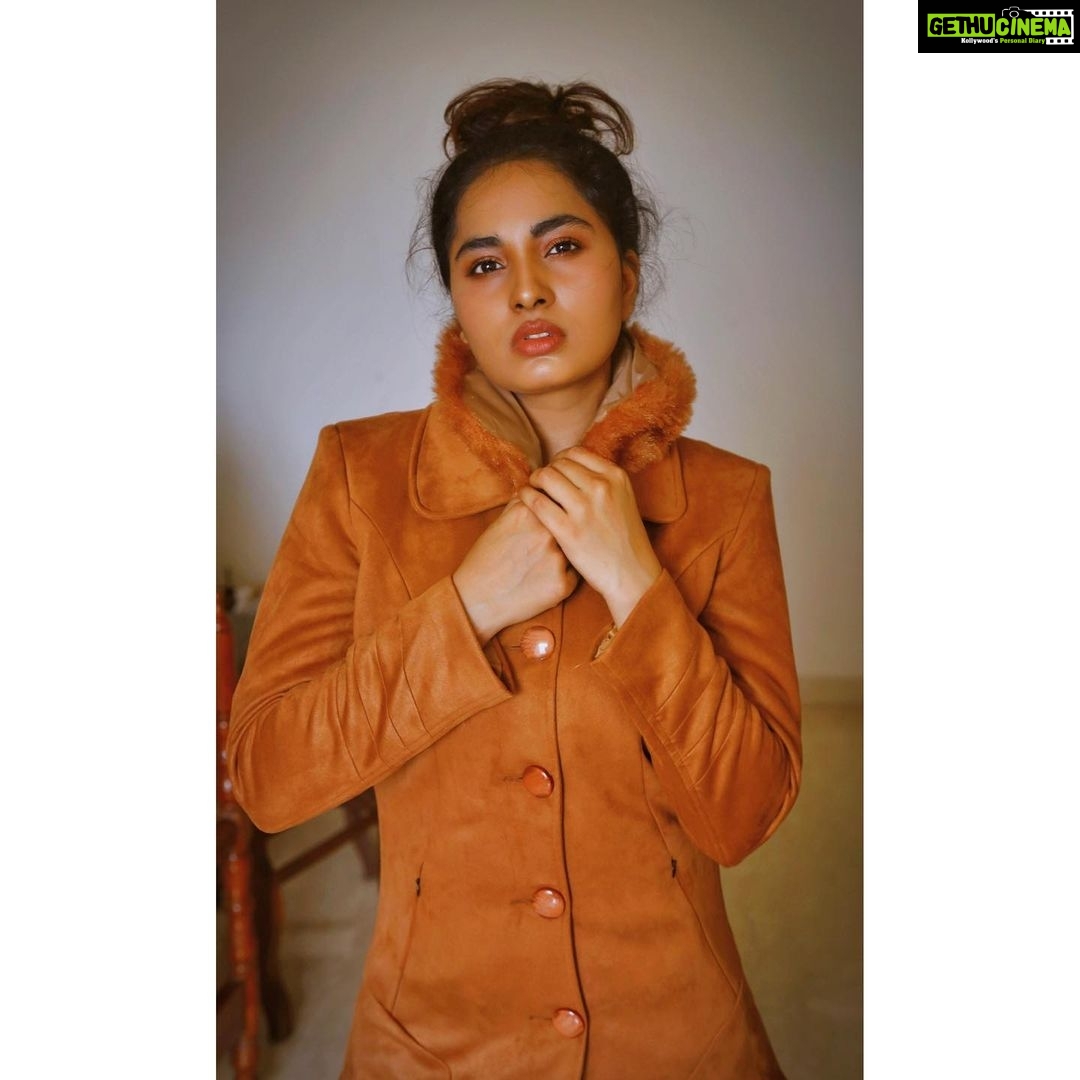 Srushti Dange Instagram - If I was funny I would have a good Instagram caption 🤷🏼♀️🐒 #justsaying 🧥 @burberry