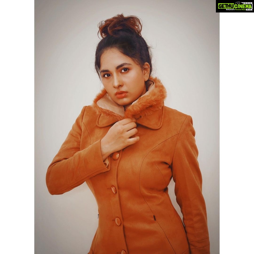 Srushti Dange Instagram - If I was funny I would have a good Instagram caption 🤷🏼♀️🐒 #justsaying 🧥 @burberry