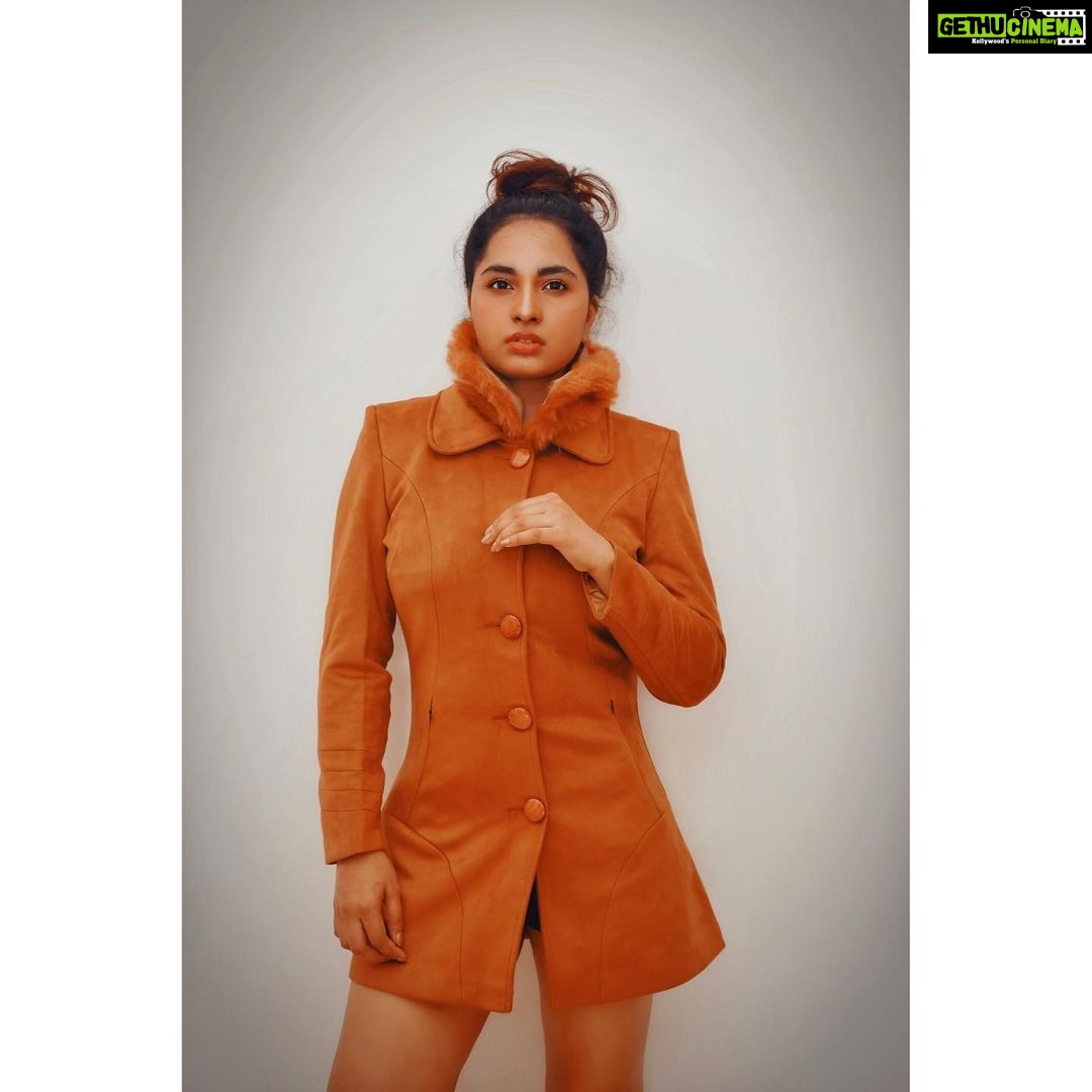 Srushti Dange Instagram - If I was funny I would have a good Instagram caption 🤷🏼♀️🐒 #justsaying 🧥 @burberry