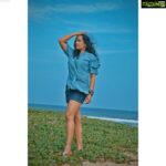 Srushti Dange Instagram - Sand in my toes🦶And salt water 💧curls 🌊 🌿🍃#beachvibes #mondayfunday