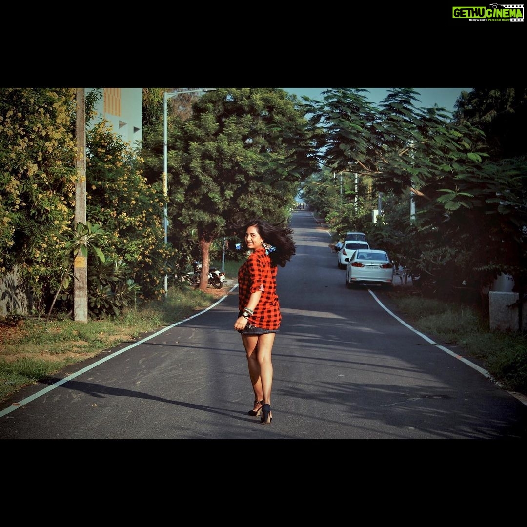 Srushti Dange Instagram - I’m sooooooooooo Vogue💋 #retrostyle #walkingstreet #flipagram