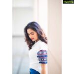 Srushti Dange Instagram - Minimalism isn’t about removing the things you love. It’s about removing the things that distract you from the things you love 🦋🍀🌸 MUA @makeover.by.anupama Photography @vigneshveeracholan @vvphotographyy