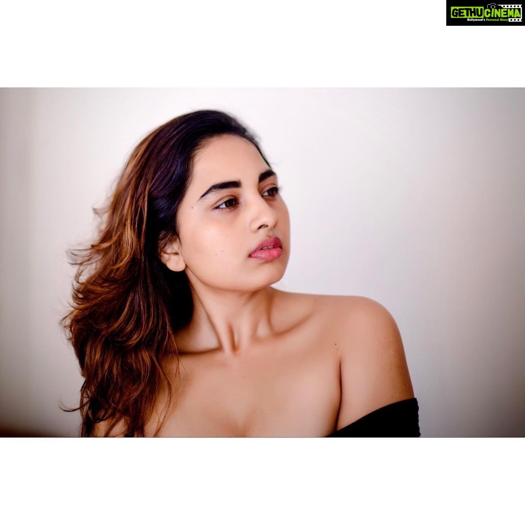 Srushti Dange Instagram - I am the human version of tangled headphones π§ π¦πΈπ€ #heartandhustle #thatsdarling #livethelittlethings #thehappynow #pursuepretty #flashesofdelight #littlestoriesofmylife #livebeautifully #livecreatively #makeithappen