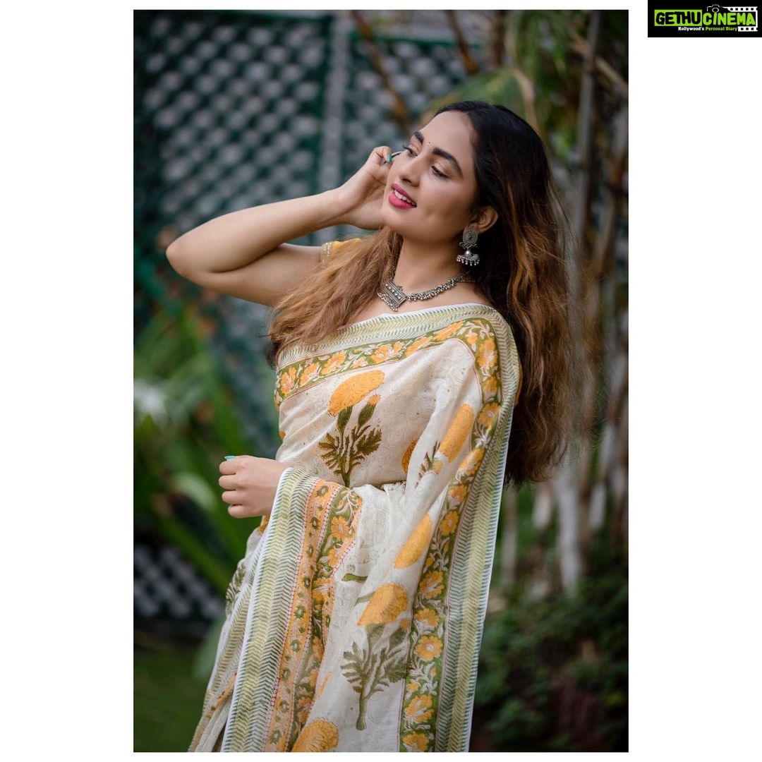 Srushti Dange Instagram - Live life in warm yellow๐ผ๐๐ผ Saree by: @unnatisilks HUA by: @ashumakeover & team Photography by: @kiransaphotography ๐ธ๐ฆ๐