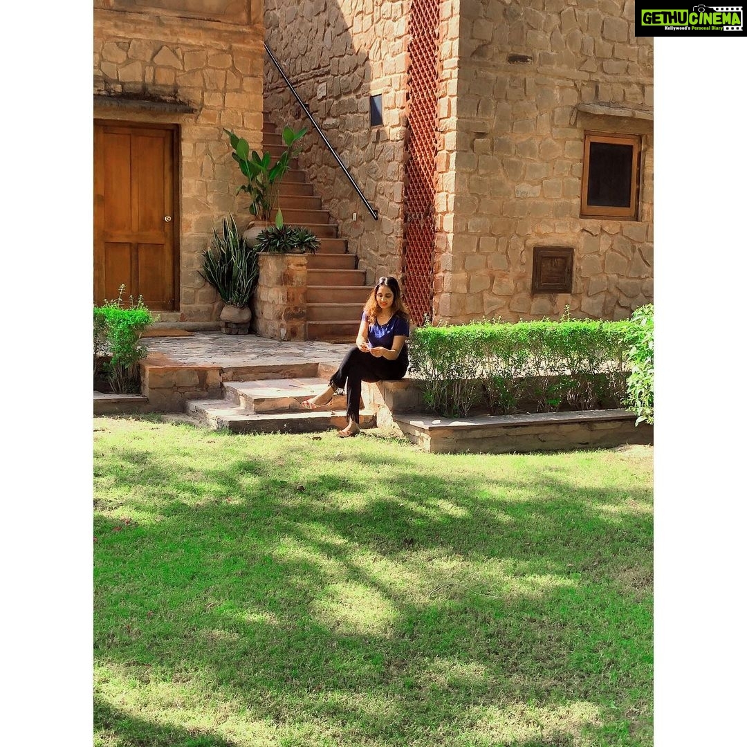 Srushti Dange Instagram - Some see flowers. Some see weeds. But all seem to hopelessly admire how my wildflower soul effortlessly finds the sun even when the sky is painted a million shades of grey๐ฟ๐๐น