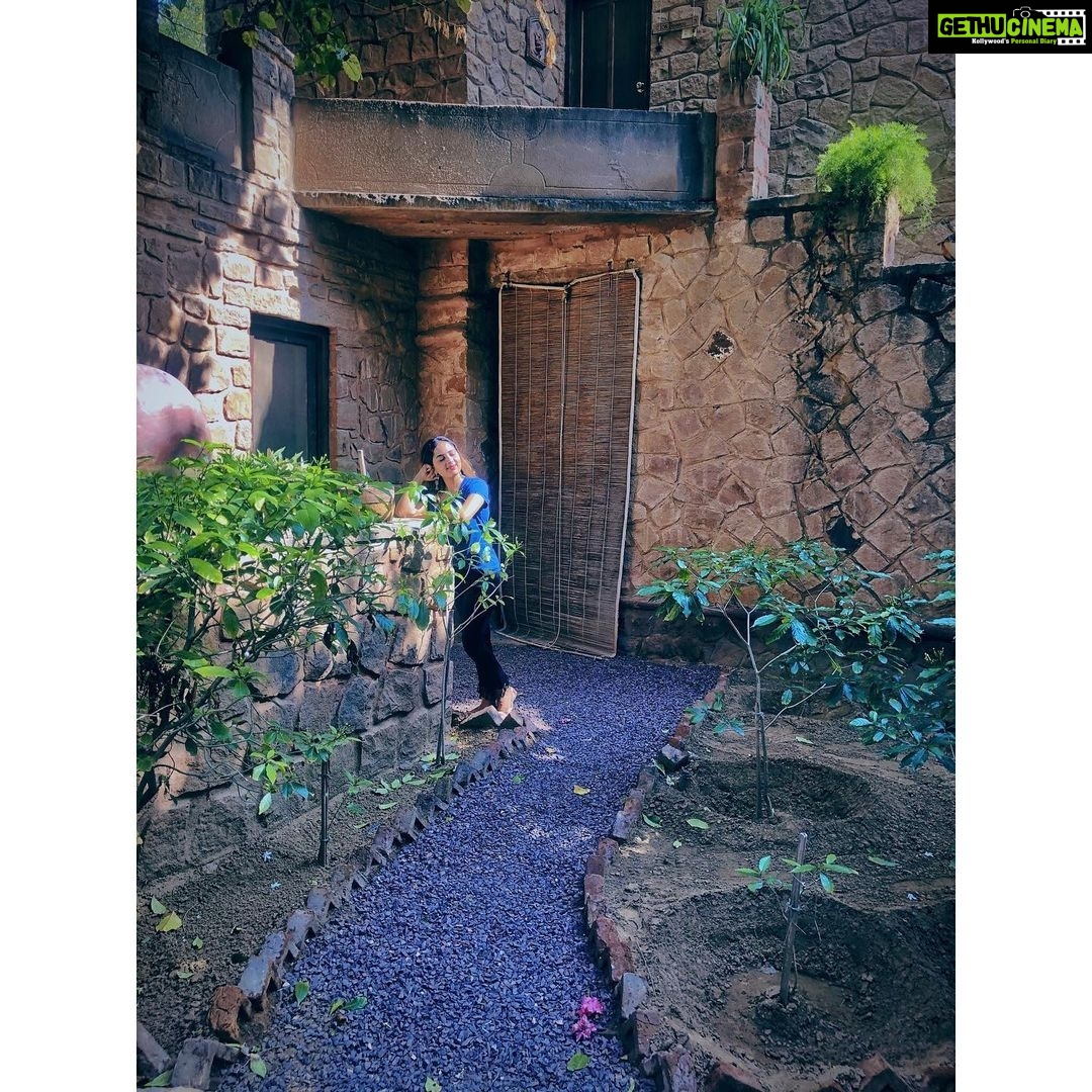 Srushti Dange Instagram - Some see flowers. Some see weeds. But all seem to hopelessly admire how my wildflower soul effortlessly finds the sun even when the sky is painted a million shades of grey๐ฟ๐๐น