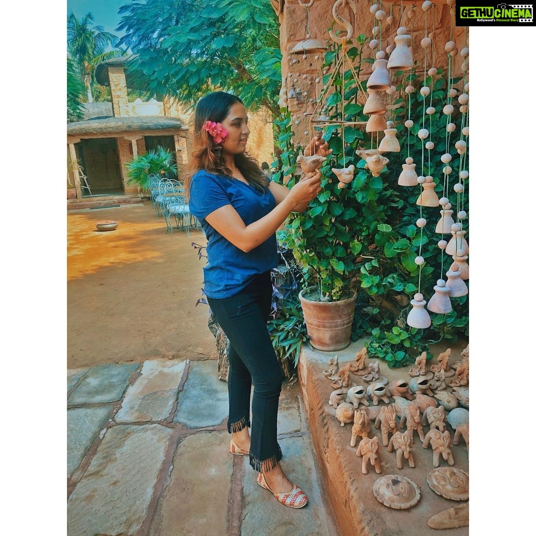Srushti Dange Instagram - I don’t know where I’m going from here but I promise it won’t be boring 🍀🦋🌸 #handcraft #nature #greenery #gardenlife #peace #handmadeart #artistic