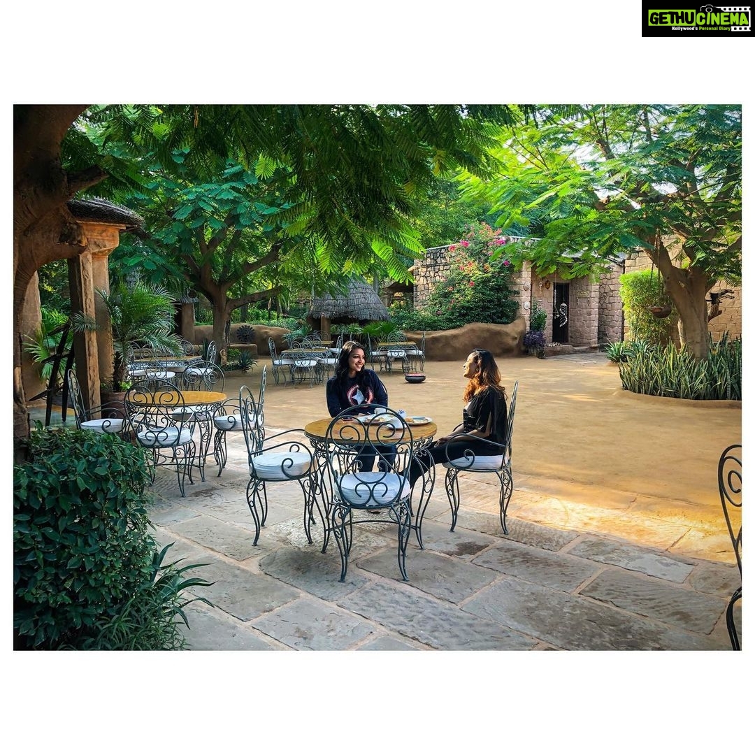 Srushti Dange Instagram - Girls just wanna have sun βοΈ and Breakfast π₯ @nikeeta_30 β€οΈπΈππ¦