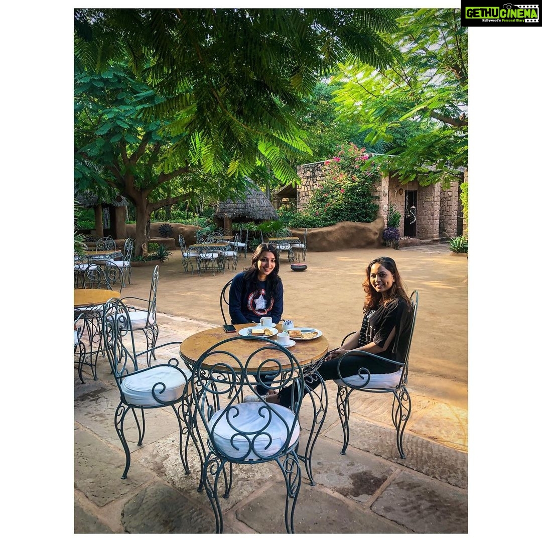 Srushti Dange Instagram - Girls just wanna have sun βοΈ and Breakfast π₯ @nikeeta_30 β€οΈπΈππ¦