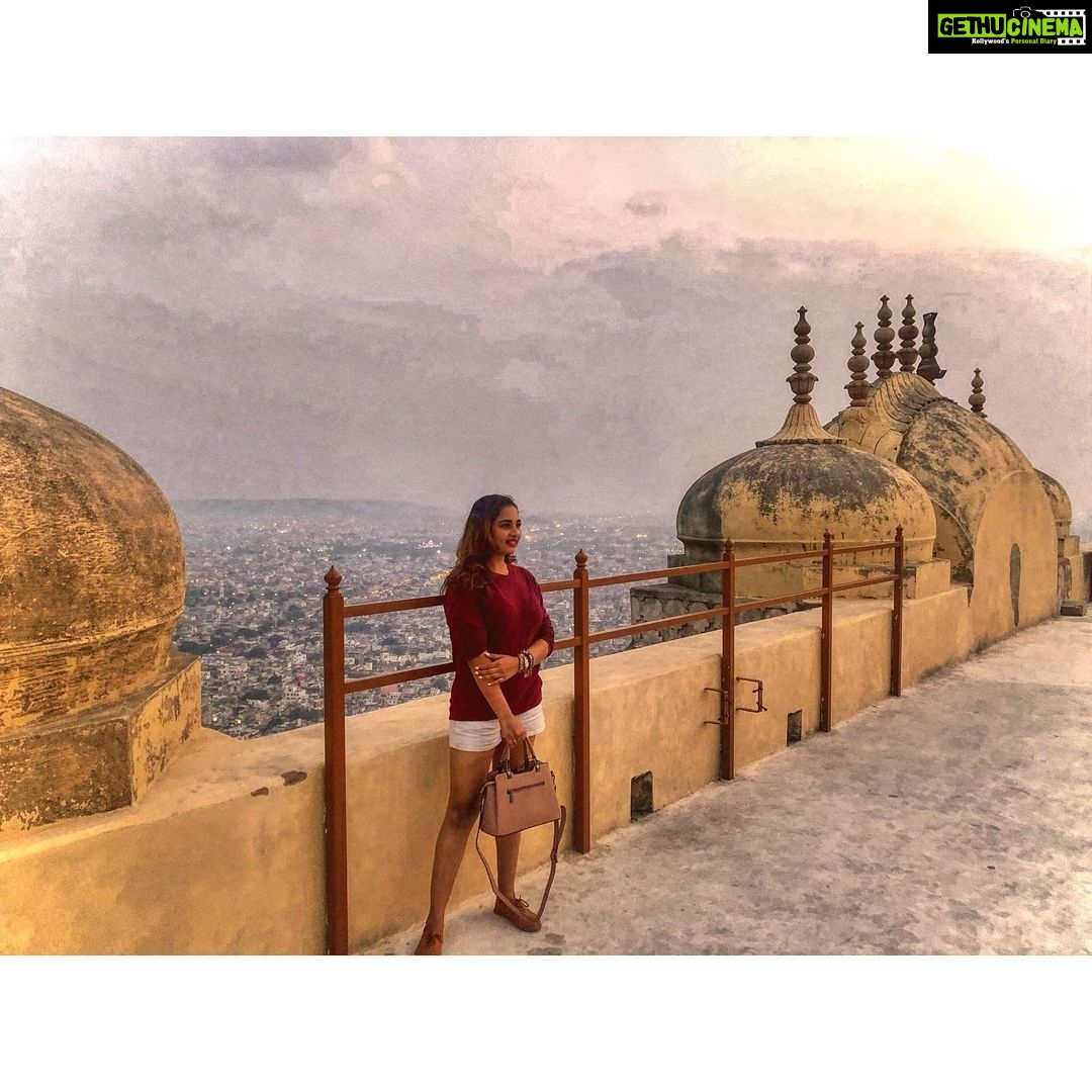 Srushti Dange Instagram - These Vibes... this Peace... this Happiness cannot be F***** with ππ»πΈπ¦ #jaipurdiaries #rajasthan #livebeautifully #sunsetphotography #sunsetlover Jaipur, Rajasthan