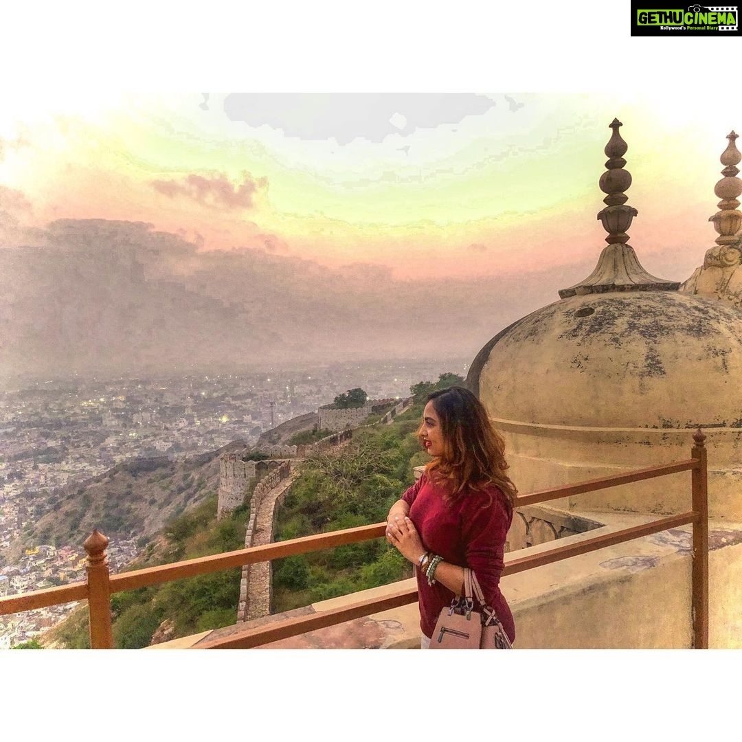Srushti Dange Instagram - These Vibes... this Peace... this Happiness cannot be F***** with ππ»πΈπ¦ #jaipurdiaries #rajasthan #livebeautifully #sunsetphotography #sunsetlover Jaipur, Rajasthan