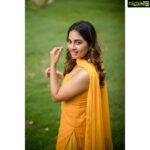 Srushti Dange Instagram – 🌼
Design and style by @dorothyjai 
Assisted by @deepika_raja16 
HUM by @hairandmakeupbynive 
Photography by @kiransaphotography 🍃