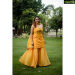 Srushti Dange Instagram – 🌼
Design and style by @dorothyjai 
Assisted by @deepika_raja16 
HUM by @hairandmakeupbynive 
Photography by @kiransaphotography 🍃