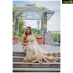 Srushti Dange Instagram - Live life in warm yellow🌼🍀🌼 Saree by: @unnatisilks HUA by: @ashumakeover & team Photography by: @kiransaphotography 🌸🦋🍀