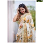 Srushti Dange Instagram - Live life in warm yellow🌼🍀🌼 Saree by: @unnatisilks HUA by: @ashumakeover & team Photography by: @kiransaphotography 🌸🦋🍀