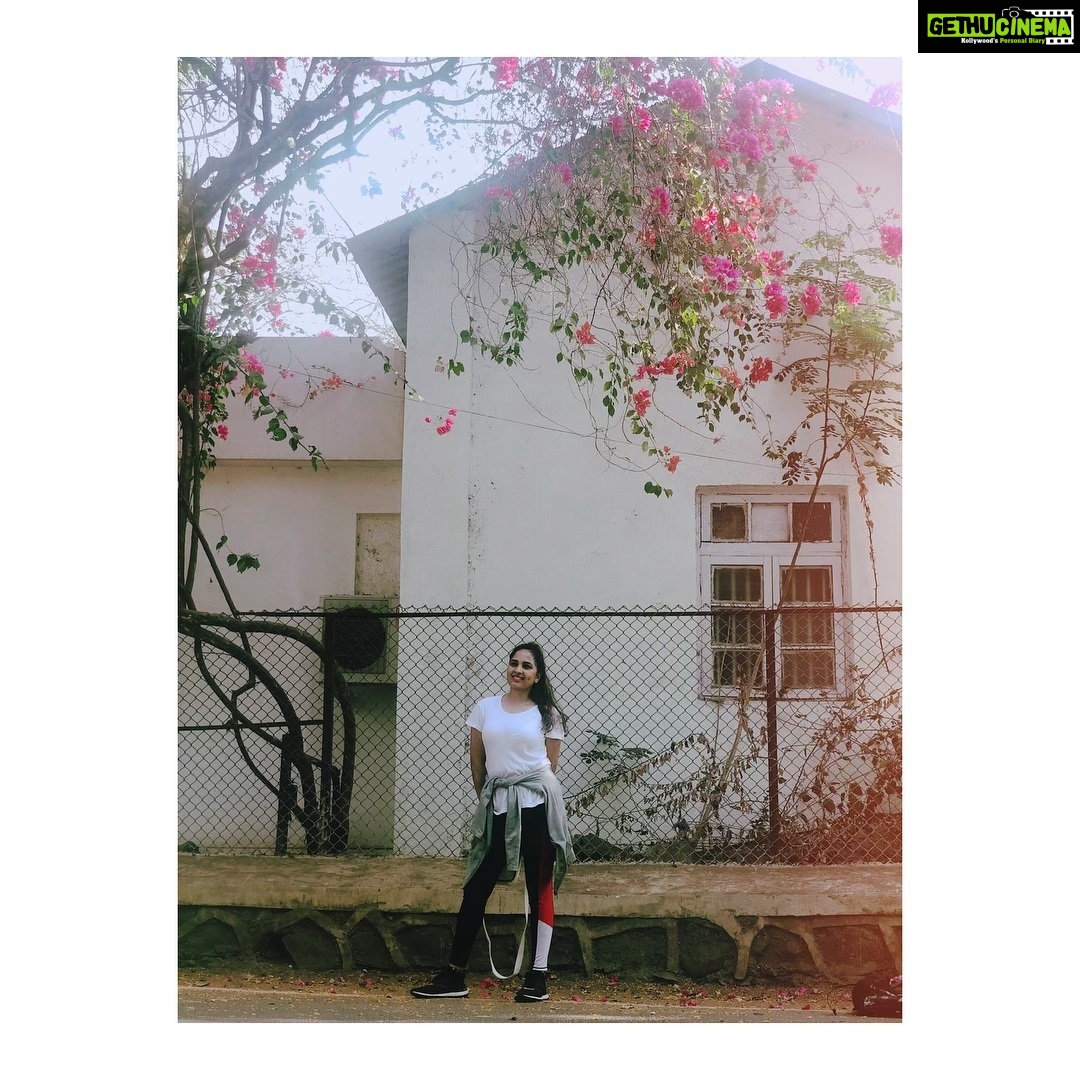 Srushti Dange Instagram - I’m a girl of the woods 🌳 #featurefriday #feelgoodfriday #fridaymorning #photosoftheday #summer #instalike #liveforthestory #itsthelittlethings #summervibes