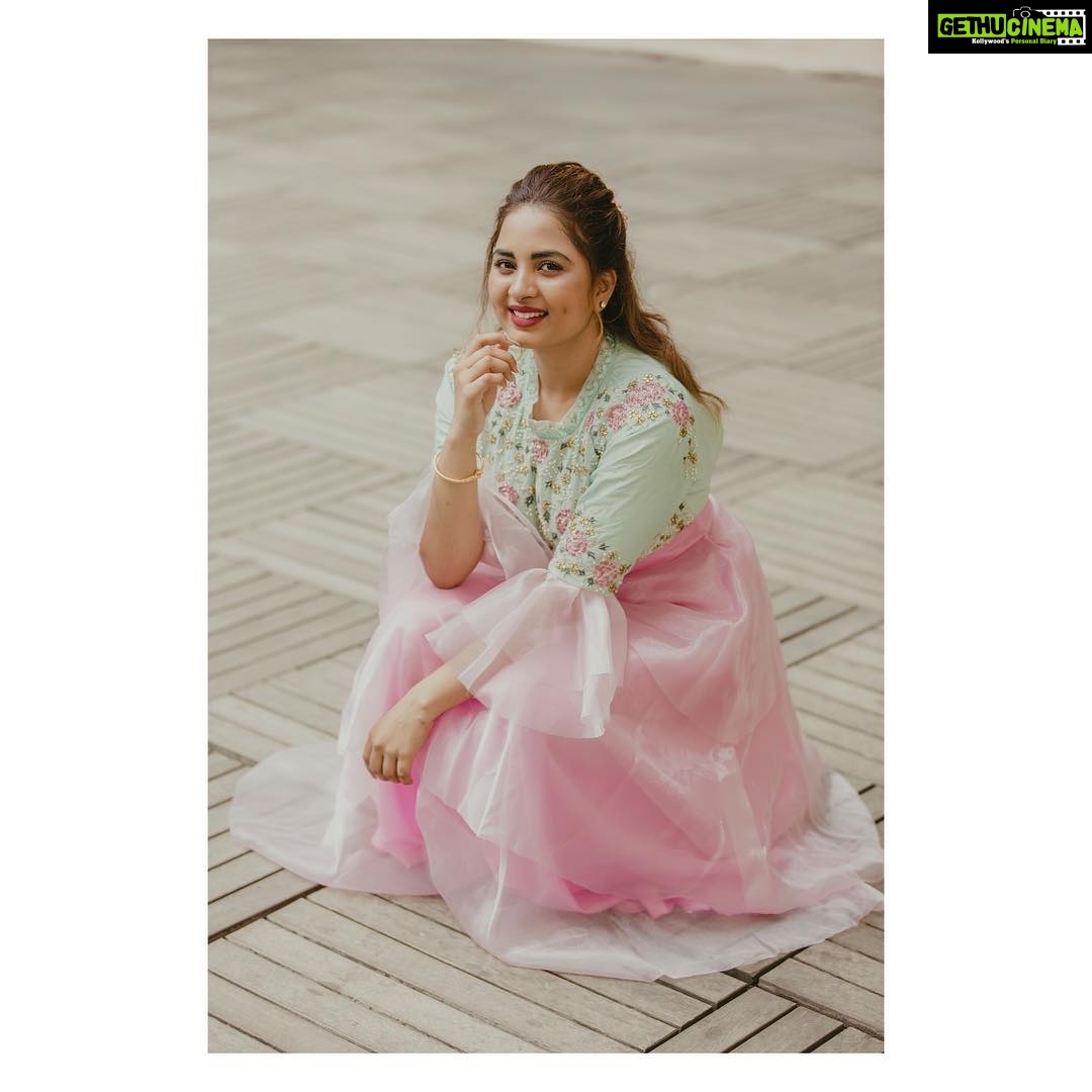 Srushti Dange Instagram - Professional Over-thinker Styled by @puraniii Design by @tamaarachennai MUA by @neelimamakeupartist Photography by @santhoshgunasekar @virtuosostudios