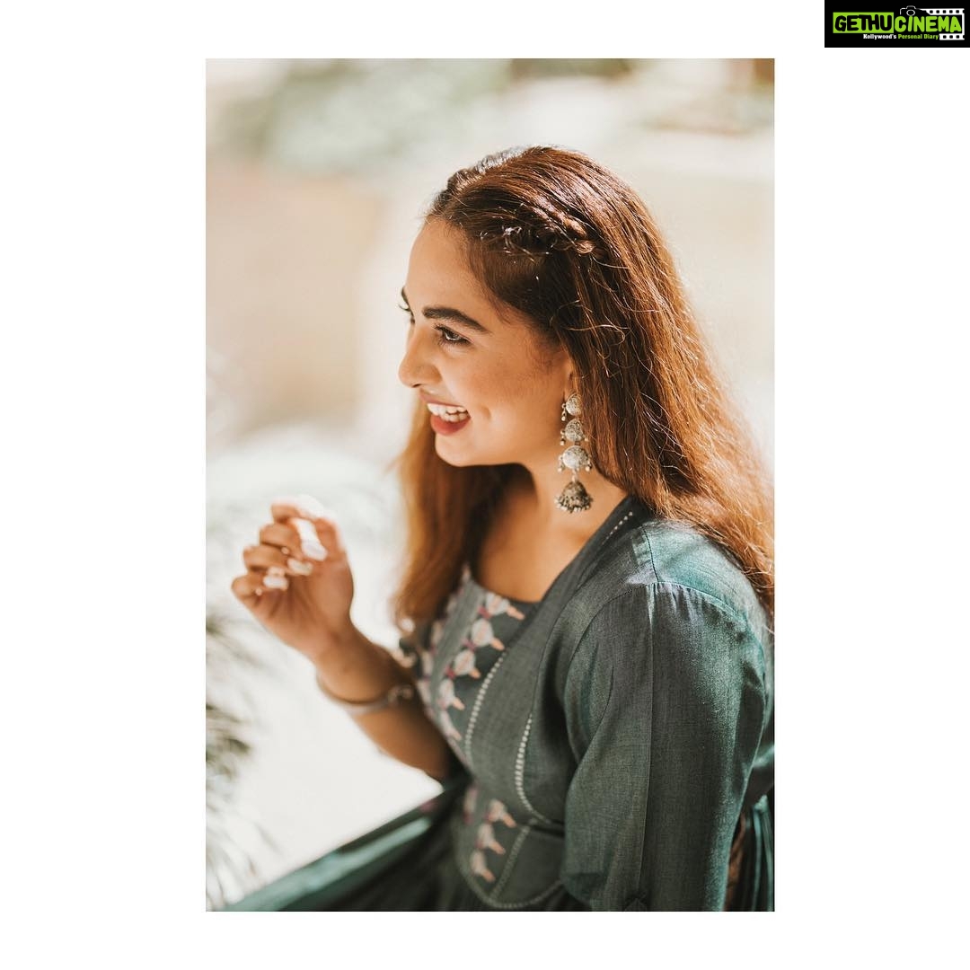 Srushti Dange Instagram - Designer by @pothysofficial Styled by @puraniii Shoes by @charleskeithofficial Watch by @michaelkors MUA by @hairandmakeupbynive Shot by @virtuosostudios @santhoshgunasekar @vigneshveeracholan