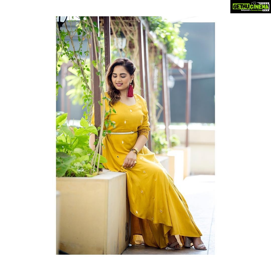 Srushti Dange Instagram - Design and Jewellery by @pothysofficial Styled by @puraniii Shoes by @stevemadden MUA by @hairandmakeupbynive Shot by @kiransaphotography