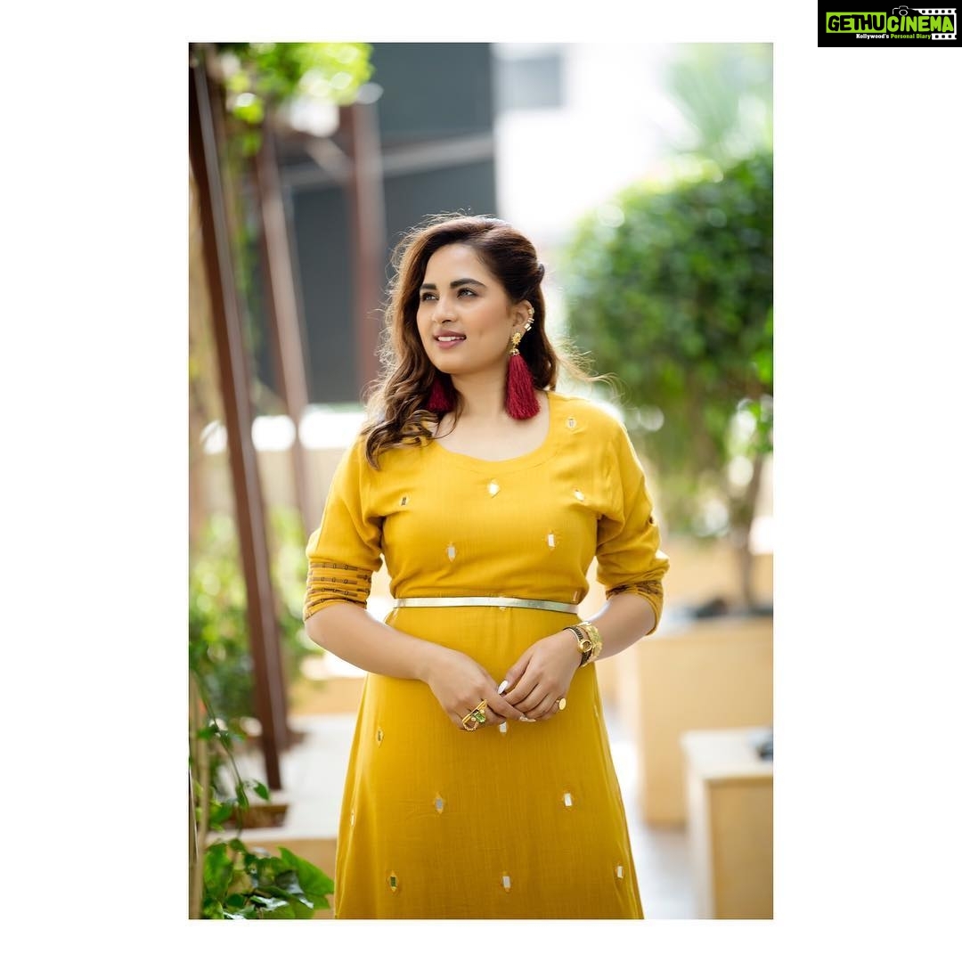 Srushti Dange Instagram - Design and Jewellery by @pothysofficial Styled by @puraniii MUA by @hairandmakeupbynive Shoes by @stevemadden Shot by @kiransaphotography
