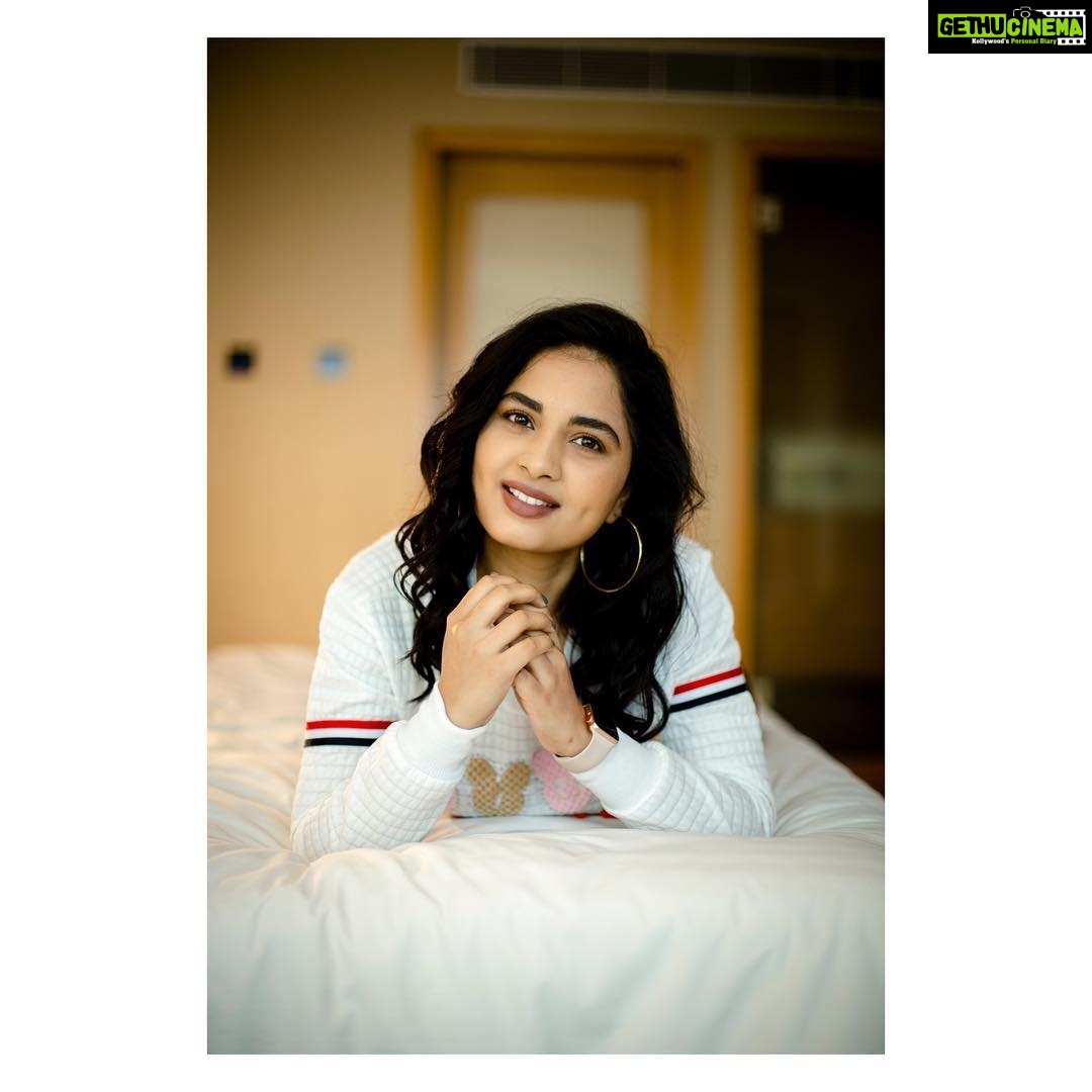Srushti Dange Instagram - Photography by @kiransaphotography Styled by @puraniii MUA by @Hairandmakeupbynive