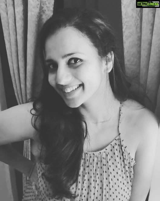 Sruthi Hariharan Instagram - Ending the birthday week with a smashing cake baked by my true love @yashaswini.gurulingaiah herself. Swipe right to see her admiring her cake and criticizing it at the same time. And as long as we get to eat it, we aren't complaining at all ♥️ Thank you both for errrrr EVERYTHING :) I love you.