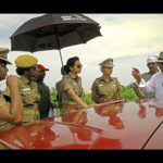 Sruthi Hariharan Instagram – Boy : “Akka neenga real police a ” 
Me: “Aamaaam da. Real police dhaan” 
Boy : “eeey summa solladenga akka…” 
Me: “illada, nijamma. Real police dhaan” 
Boy: “seri appo unga gun enge. Bullet kaami paakalam ” 
Me: “hmmm … Good question . Yen gun enge” 

#continuityissues #setlife #making #VADHAM 
STREAMING ON @mxplayer