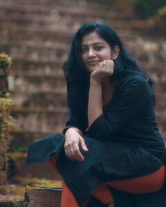 Sshivada Instagram - "Beauty begins the moment you decide to be  Yourself "

📸 @vishnuprasadsignature
👗@vastrakriti.boutique 

#positivemind #positivevibes #positivelife #loveyourself #lovewhatyoudo #nature