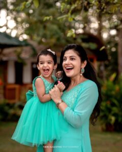 Sshivada Instagram - Twinning with my bundle of happiness 🥰😍😘

📸 @tibinaugustinephotography 
👗 @fera_designs 
Location @canoeville 
MUA @sajeesh_s_0619_make_over 

#twinning #twinningwithdaughter #mylittleprincess #Arundhathi #newyear  #newbeginnings #happiness💕 #love #positivelife #stayblessed