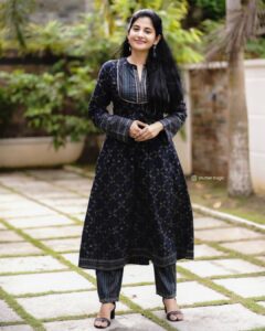 Sshivada Instagram - Be Yourself, But always be your Best Self😍🥰 Flaunting in my favourite dress from @vintageclosetofkamali 📸 by @_shutter_magics_ Earrings from @elegant_drapes_sneha Styled by @kenusjoseph #beyourself #beyourbestself #salwarsuits #cotton