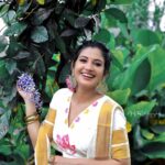 Sshivada Instagram - ഐശ്വര്യവും സമൃദ്ധിയും നിറഞ്ഞ നല്ല നാളുകൾ വരട്ടെ…ഒപ്പം മനസ്സിൽ സ്നേഹത്തിന്റെ ഒരു നല്ല ഓണവും…. ഹൃദയം നിറഞ്ഞ ഓണാശംസകള്‍ ! Photography : @arif_ak_photography Mua : @aswathivipul Hair : @_arya_jithins_makeover Styling : @joe_elize_joy @styyledbyjoe Assisted by : @sanliya_sabu Costumes:@turmerikofficial Location : @portmuziriskochi #onam #onamshoot #onamvibes🌸 #thiruvonam #photoshoot #happiness #love Port Muziris, A Tribute Portfolio Hotel, Kochi
