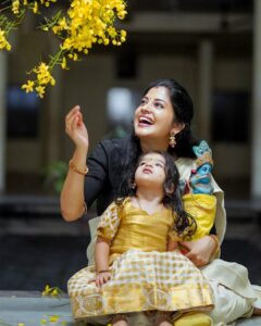 Sshivada Instagram - 💛🧡💛 PC : @_shutter_magics_ #vishuwishes #vishuvibes #happiness #mylittleprincess #arundhathi
