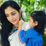 Sshivada Instagram - Series - Jimikki Kammal 😄 Any more captions?? #momdaughter #Arundhathi #mylittleprincess #jimikkikammal #earrings #earringstories