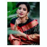 Sshivada Instagram - Good day to all 🌞 Costume courtesy : @sarithajayasurya @sarithajayasurya_designstudio ❣️ Photography : @nithinnarayanan_ 📸 MUA : @_femy_antony_ ✨ #sareesofinstagram #sareelove #blackredcombo #sarithajayasuryadesignstudio #banarasisaree #ethniclook #beingtraditional