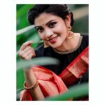 Sshivada Instagram - 𝑰𝒕 𝒊𝒔 𝒈𝒐𝒐𝒅 𝒕𝒐 𝒍𝒐𝒗𝒆 𝒎𝒂𝒏𝒚 𝒕𝒉𝒊𝒏𝒈𝒔, 𝒇𝒐𝒓 𝒕𝒉𝒆𝒓𝒆𝒊𝒏 𝒍𝒊𝒆𝒔 𝒕𝒉𝒆 𝒕𝒓𝒖𝒆 𝒔𝒕𝒓𝒆𝒏𝒈𝒕𝒉, 𝒂𝒏𝒅 𝒘𝒉𝒐𝒔𝒐𝒆𝒗𝒆𝒓 𝒍𝒐𝒗𝒆𝒔 𝒎𝒖𝒄𝒉 𝒑𝒆𝒓𝒇𝒐𝒓𝒎𝒔 𝒎𝒖𝒄𝒉, 𝒂𝒏𝒅 𝒄𝒂𝒏 𝒂𝒄𝒄𝒐𝒎𝒑𝒍𝒊𝒔𝒉 𝒎𝒖𝒄𝒉, 𝒂𝒏𝒅 𝒘𝒉𝒂𝒕 𝒊𝒔 𝒅𝒐𝒏𝒆 𝒊𝒏 𝒍𝒐𝒗𝒆 𝒊𝒔 𝒘𝒆𝒍𝒍 𝒅𝒐𝒏𝒆. ~ꪜⅈꪀᥴꫀꪀ𝕥 ꪜꪖꪀ ᧁꪮᧁꫝ ✨ Costume courtesy : @sarithajayasurya @sarithajayasurya_designstudio ❣️ Photography : @nithinnarayanan_ 📸 MUA : @_femy_antony_ ✨ #sareesofinstagram #sareelove #blackredcombo #sarithajayasuryadesignstudio #banarasisaree #ethniclook #beingtraditional