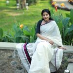 Sshivada Instagram - " and finally she chose herself... "🌸🌸 Clicked by @ganesh_anbayeram Saree from @pichakamweaving Blouse designed by @styledivalabel Jewellery from @venbaaa_collections Styling & MUA @sushma_subramaniyan #saree #sareelove #traditionalwear #beingtraditional #keralasaree #handloom #handloomsarees #beyourself #loveyourlife #liveyourlife