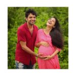 Sshivada Instagram – 𝐀𝐧𝐝 𝐭𝐡𝐞 𝐩𝐫𝐞𝐠𝐠𝐲 𝐬𝐞𝐫𝐢𝐞𝐬 𝐜𝐨𝐧𝐭𝐢𝐧𝐮𝐞𝐬.. 🤰🏻❤️

#pregnancydays #parenthood #motherhood #preggymom #preggydays #happinessgrowinginside #littlefeet #momlife #dadlife #maternityphotography #momtobe #mylittleangel #Arundhathi