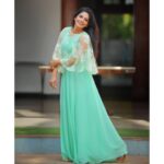 Sshivada Instagram - 🌼 Outfit: @sarithajayasurya_designstudio ❤️ #oceanblue #designerwear #shootdiaries #beautifulday #loveyourself #lovelife #throwbackthursday #throwback #sarithajayasuryadesignstudio