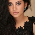 Sshivada Instagram - When you try out something new... PC @vasanthan_kumarasamy MUA @vijiknr #makeover #throwback #loveforblack #photoshoot #justforfun