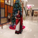 Sshivada Instagram – Am i still in the christmas mood??
Actually no. Just wanted to post some pics taken during christmas eve😜😁
👗@vastrakriti.boutique @lancytom
📷 @muralikrishnan1004

#throwback #christmasvibes #saree #sareelove #ammameeting