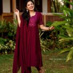 Sshivada Instagram – Just sending some love and positive vibes😍😊. Happy pongal and Makara Sankranthi. Stay blessed dears…
📷 @tibinaugustinephotography
👗 @brand_nithara_
Earring @elegant_drapes_sneha Canoe Ville