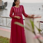 Sshivada Instagram - "Life is much better when you are living in the present moment" 📷 @tibinaugustinephotography 👗 @sai_trendz25 #happiness💕 #liveyourlife #loveyourlife #positivity Canoe Ville