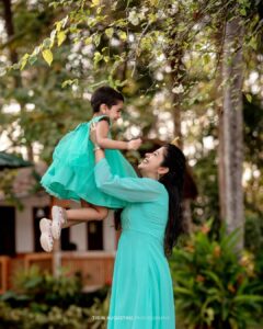 Sshivada Instagram - Twinning with my bundle of happiness 🥰😍😘

📸 @tibinaugustinephotography 
👗 @fera_designs 
Location @canoeville 
MUA @sajeesh_s_0619_make_over 

#twinning #twinningwithdaughter #mylittleprincess #Arundhathi #newyear  #newbeginnings #happiness💕 #love #positivelife #stayblessed