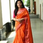 Sshivada Instagram - Happy and honoured to receive The Jaycey Foundation Film Award - Special Jury Mention... Draped in the luvly sari designed by my favourite #SarithaJayasuryaDesignStudio #JayceyAwards #Sarilove