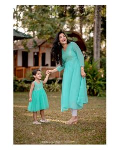 Sshivada Instagram - Twinning with my bundle of happiness 🥰😍😘 📸 @tibinaugustinephotography 👗 @fera_designs Location @canoeville MUA @sajeesh_s_0619_make_over #twinning #twinningwithdaughter #mylittleprincess #Arundhathi #newyear #newbeginnings #happiness💕 #love #positivelife #stayblessed Canoe Ville