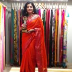 Sshivada Instagram - Happy and honoured to receive The Jaycey Foundation Film Award - Special Jury Mention... Draped in the luvly sari designed by my favourite #SarithaJayasuryaDesignStudio #JayceyAwards #Sarilove